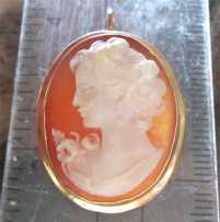 Italian hand carved & signed modern Carnelian shell from 1970-1990 Hallmarked 14K Yellow Gold Pendant/Brooch. Private collection