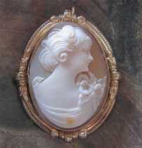 Pretty girl profile - Hand carved/signed Conch shell circa 1930. Hallmarked 10K Yellow Gold Decorated Brooch/Pendant.