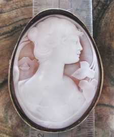 Quality Art Deco Hand carved & signed Italian Sardonyx shell. Unmarked/Tested by my Jeweler 14K Gold brooch 1920 - 1930.