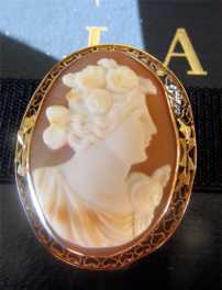 Authentic 1920’s Edwardian Cameo Brooch 10K Gold Beautiful 3 color Carnelian Shell Classic