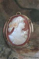Edwardian 1910th carved Carnelian shell Psyche Goddess Marked 10K Yellow Gold pendant with a pearls