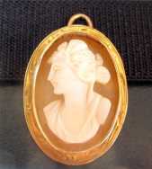Beautiful Victorian Cameo Brooch/ Pendant marked 10K Yellow Gold