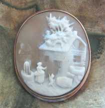 Greatly carved Victorian Pastoral Scene- Big Sardonyx Shell circa 1880 Unmarked/tested 14K Yellow Gold Brooch with Gold rope around