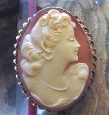 Quality carved/signed shell - Russian actress L. Udavichenko Marked “14K” Yellow/Rose Gold Brooch/Pendant.