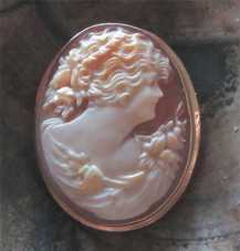 Museum Quality hand carved shell from 1920th - 1930th Tested by jeweller 14K/ marked 10K Yellow Gold brooch.