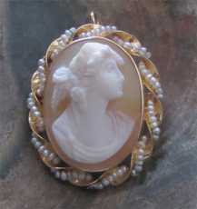 Psyche Roman goddess -Superior hand carved shell circa 1910th Hallmarked 10K Yellow Gold brooch/pendant with seed pearls