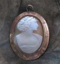 Hand carved light shell Edwardian Classic profile of woman. Hallmarked 10K Yellow Gold Brooch/Pendant 1905 - 1915.