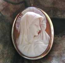 Hand carved/signed shell - young woman (Mary?) circa 1930-1950 Unmarked/Tested 14K Gold Brooch/Pendant w/marked 14K chain.
