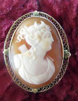 Late Victorian circa 1890 10K Gold Filigree Bezel Carnelian Cameo Pin /Pendant Hunting Goddess Diana