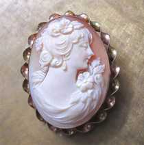 Post Edwardian Beauty Superiorly carved/signed shell Hallmarked 10K Gold twisted rope brooch circa 1925.