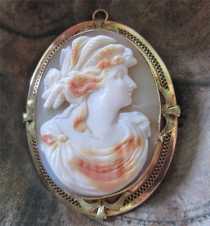 Hand carved multicolored shell - Ceres Fertility Goddess, circa 1930. Post Edwardian Decorative 10K Yellow Gold Brooch/Pendant.