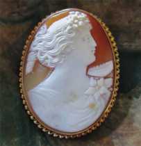 Hand carved & signed Victorian/Edwardian Classic shell. Set in marked 10K Gold Brooch circa 1900 - 1925.