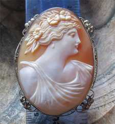 Post Edwardian Museum Quality carved shell from 1920th Big hallmarked 14K White Gold filigree brooch/pendant.