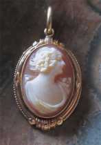 Hand carved Edwardian circa 1910th shell. Unmarked/tested 14K Yellow Gold Pendant.