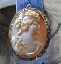 Hand carved multicolored shell - Flora Goddess, circa 1915-1930. Post Edwardian Decorative 10K Yellow Gold Brooch/Pendant.