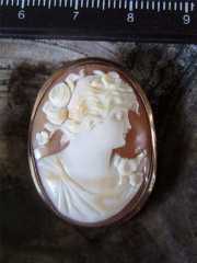 Exquisite vintage Carnelian carved Shell cameo with Marked solid 10K Yellow Gold. Circa 1930