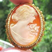 Well carved/signed pretty girl - Post Edwardian shell circa 1930 Hallmarked Tested 10+K Yellow Gold with the pearls brooch.