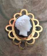 Hand Carved Agate Museum Art Deco Goddess Marked 14K Gold Brooch circa 1910th-1920th