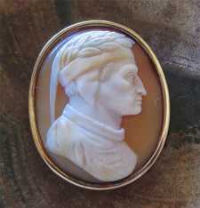 Carved shell Museum Quality famous Dante Alighieri profile Unmarked/tested 14K Yellow Gold brooch circa 1920th