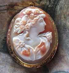 Quality carved/signed Victorian multicolored shell circa 1890th Unmarked/tested 10K Yellow Gold brooch/pendant