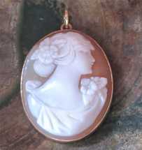 Vintage profile circa hand carved/signed shell from UK. Unmarked/Tested 14+Gold Pendant 1920th - 1930th.