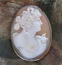 Victorian/Edwardian (circa 1890-1910) carved Classic Beauty shell. Tested as 14K(+) Yellow Gold Perfect Museum Brooch.