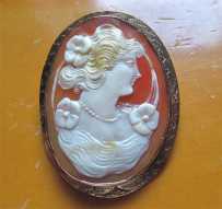 Great Hand carved Carnelian shell circa 1920th -1930th. Hallmarked/Tested 10+Gold Art Deco Brooch from UK.