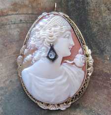 Quality Carved Art Deco shell from 1920th Beauty with earring 14K White Gold filigree Brooch/Pendant with Diamond.