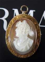 Victorian little Beauty Cameo Brooch/ Pendant marked 10K Yellow Gold