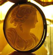 Museum Quality carved/signed shell - Early Biedermayer shell Unmarked/tested 9+Big Yellow Gold Brooch circa 1840.