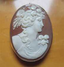 Circa 1910th-1920th Classic Flora Goddess carved Sardonyx shell. Hallmarked 10K Yellow Gold Edwardian Brooch/Pendant.