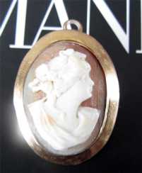 Nice Victorian Cameo Brooch/ Pendant marked 10K Yellow Gold