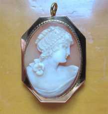 Museum Quality carving shell circa 1920th - 1930th Marked 10K Yellow Gold Brooch/Pendant