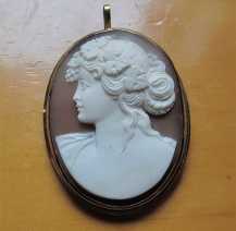 Superiorly carved brown/white high relief Sardonyx shell Bacchante. Tested 14K Yellow Gold Classic Brooch/Pendant circa 1970th.