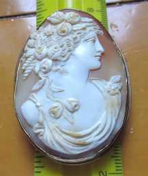 Circa 1890-1910 carved/signed shell Museum Quality Classic. Tested by jeweler Big 14K Yellow Gold Victorian Brooch.