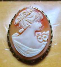 Modern carving Italian shell circa 1980th - 1990th Marked 585/14K Yellow Gold Brooch/Pendant
