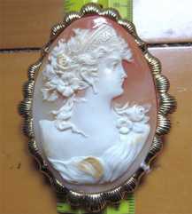 Circa 1930th carved shell Huge Quality Classic Beauty. Tested by jeweler 14K Yellow Gold Brooch/Pendant.
