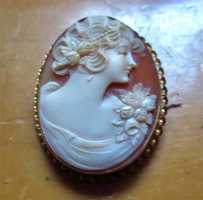 Superiorly carved/signed shell circa 1920th - 1930th Beauty Hallmarked 10K Yellow Gold Antique/Vintage Brooch.