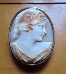 4 color Museum Quality hand carved shell - warrior or gladiator Tested 10K+ Yellow Gold Edwardian brooch circa 1915.
