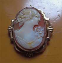 Carved Post Edwardian shell lady from 1920th - 1930th Marked 10K Yellow Gold decorative brooch/pendant