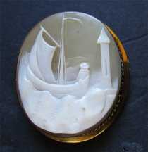 Light Sardonyx shell circa 1840 - Romantic Marine landscape Set in unmarked/tested Old English 9K Yellow Gold Brooch