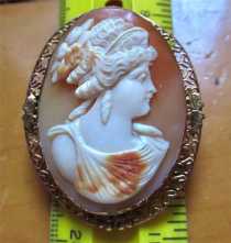 Best Quality hand carved/signed Multicolored shell. 14K Gold Filigree Brooch circa 1955-1975.