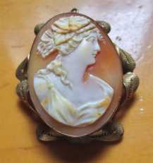 Circa 1910th carved shell - Edwardian Ceres Goddess of fertility. Big hallmarked 10K+ Yellow Gold filigree Brooch/Pendant.