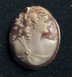 Motherhood/Fertility Goddess Ceres- Museum Quality carved shell Hallmarked 14K Yellow Gold Brooch/Pendant 1930th - 1950th