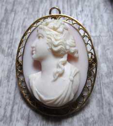 Left faced Bacchante Priestess - Museum carved high relief Coral Hallmarked 10K Yellow Gold Brooch/Pendant circa 1910