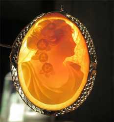 Multicolored Beauty - Best Quality carved/signed 1912 shell Filigree hallmarked 14K Yellow Gold Brooch/Pendant.