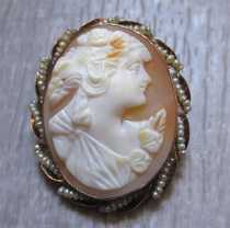 Quality carved/signed Bacchante - Post Edwardian shell circa 1920 Hallmarked/Tested 14K Yellow Gold w/pearls brooch/pendant.