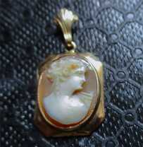 The Best Quality carved/signed shell - Edwardian Antique Beauty Stylish Hallmarked/Tested 10K Yellow Gold Classic Pendant