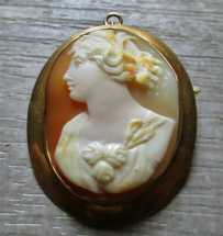 Best Quality carved and signed shell - Ceres Goddess of Motherhood 10K Yellow Edwardian Gold Brooch/Pendant circa 1910th-1920th.