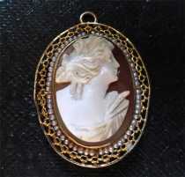 Greatly carved Edwardian shell Ceres goddess circa 1920th Pendant/Brooch with Pearls hallmarked 10K Gold.